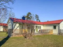 2 Bedroom Lovely Home In Gotlands Tofta
