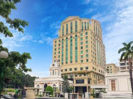 Grand City Hall Hotel & Serviced Residences，位于棉兰的酒店