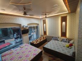 श्री गिरिराज भवन बंगाली आश्रम，位于范兰德凡的酒店