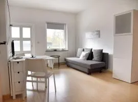 Oase zwischen Wald und Wasser  Ruhige, gut ausgestattete Ferienwohnung Schilfsruh in Ueckermünde mit Platz, Licht und kurzen We