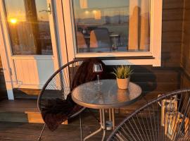 Family-friendly apartment on the 1st floor，位于Bergset的酒店