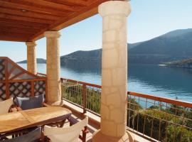 Secret Arcadia Bay - Maisonette Breathtaking sea & mountain view-Just on the beach，位于Áyios Andréas Arkadias的酒店