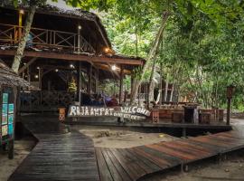 拉贾安帕潜水度假酒店，位于Tapokreng的家庭/亲子酒店