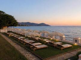 Villa Sarina Hotel & Riva Beach Club，位于圣毛罗奇伦托的酒店
