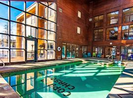 Mountain Getaway and Pool at Brian Head Ski Resort，位于布赖恩峰的酒店