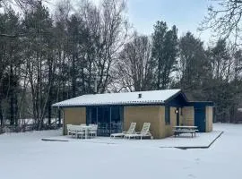 2 Bedroom Beautiful Home In Øster Assels