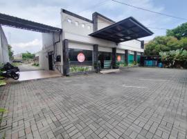 Hotel Urban Latifa Yogyakarta，位于Seturan的酒店