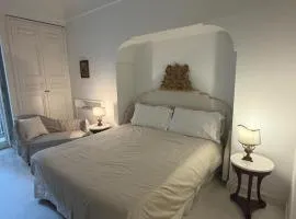 White Suite Capri