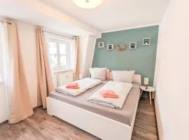 Urlaubsmagie - Ferienwohnung Hochgefühl - Gemeinschaftsgarten, Sauna & Saisonaler Pool