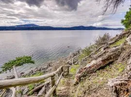 Private Beach & Hot Tub: Eastsound Waterfront Gem