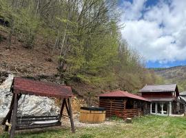 Flowers Cabin，位于Măguri-Răcătău的酒店