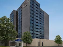 Doubletree By Hilton Pointe Claire Montreal Airport West，位于潘特克莱尔的酒店