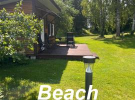 Katase Tiny House, Secluded Beachfront Cabin on Lake Peipus，位于Katase的酒店