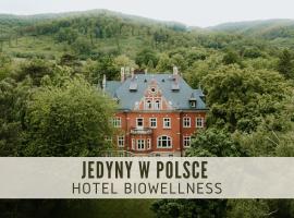 Hotel Dębowy Biowellness & SPA Góry Sowie，位于别拉瓦的酒店