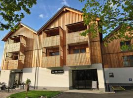 Trivrh Outdoor Hotel,位于Žirovnica的酒店
