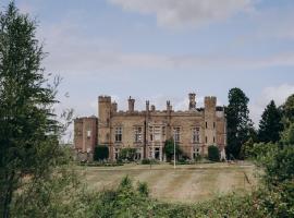 Cave Castle Hotel，位于南凯夫的酒店