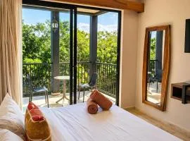 Sunset Studio Rooftop Pool Padel TUK