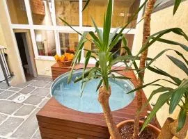 Basso 61 Urban Oasis with Private Mini Pool & Courtyard - Families & Groups