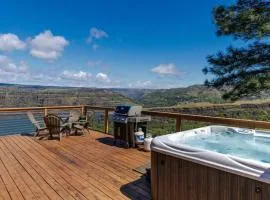 Dog-friendly 2-level gorge view home with hot tub lovely deck central AC W&D