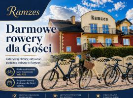 RAMZES USTKA -pokoje z balkonami,parking,rowery,dobry dojazd do plazy i centrum，位于乌斯特卡的酒店