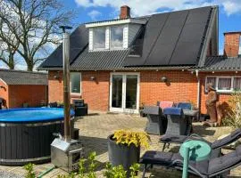 4 Bedroom Lovely Home In Øster Assels
