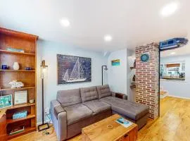 Gorgeous & bright retreat with patio, firepit, WD, & stunning rooftop views