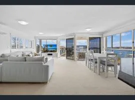 Walk to Beach • Luxury Waterfront Penthouse