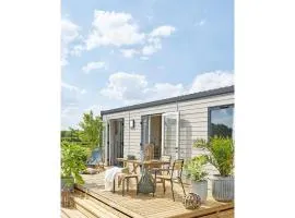 Charming caravan with terrace for 6