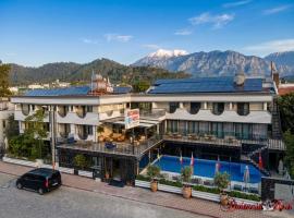 Britannia Hotel，位于凯麦尔的酒店