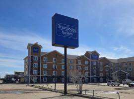 Travelodge Suites by Wyndham Estevan，位于Estevan的酒店
