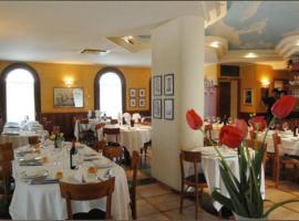 Hotel Regina 3 0，位于Castel Gabbiano的酒店