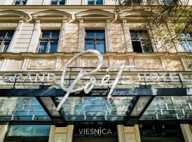 Grand Poet Hotel and SPA by Semarah，位于里加的酒店