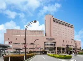 ART 弘前城市酒店，位于弘前市青森机场 - AOJ附近的酒店