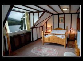 Clachan Cottage Hotel，位于洛亨黑德的酒店
