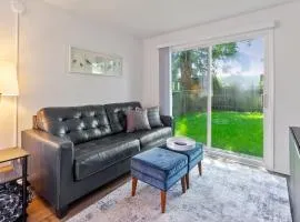 Snug Spot 70 - Close to Downtown & Autzen studio