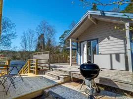Tiny House at Lake with Canoe & Forest close to Gothenburg
