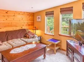 Cozy 2BR Cabin Near Beach with Deck and Fireplace