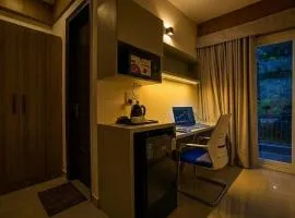 Sky Luxuria Hotel Apartment Medanta Medicity