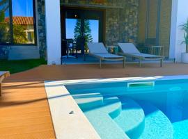 Romantic Pool Suite with Sea View Rastoni，位于梅里逊的酒店