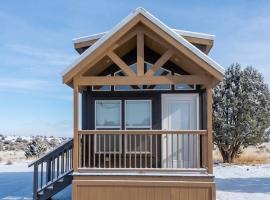 057A Stargazers Loft Modern Cabin 20 minutes from Grand Canyon South Rim - Sleeps 4，位于瓦莱的酒店