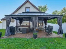 Missouri Wine Country Retreat w/ Hot Tub & BBQ