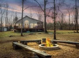 Creekside Mariposa Cottage - Hot Tub & Fire Pit