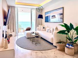 Hear the Waves Luxury Oceanfront Escape，位于布塞里亚斯的酒店