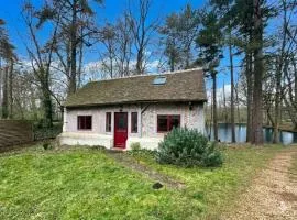 Refuge au bord de l'étang dans un site historique