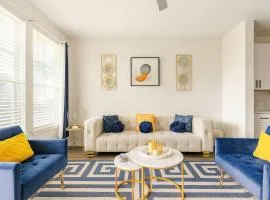 Luxury 1BR • Pool & Gym • Close to Downtown