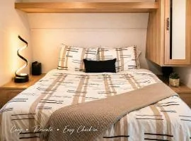Cozy Private RV Near Universal Studios - Easy Check-in
