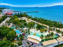 Villa Excellance Beach & Wave Pool Resort - Suites and Villas