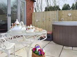 Hare's Home - Uk10757