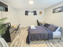 Cozy Newly Built Room