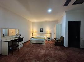 Hotel Cash，位于第比利斯的酒店